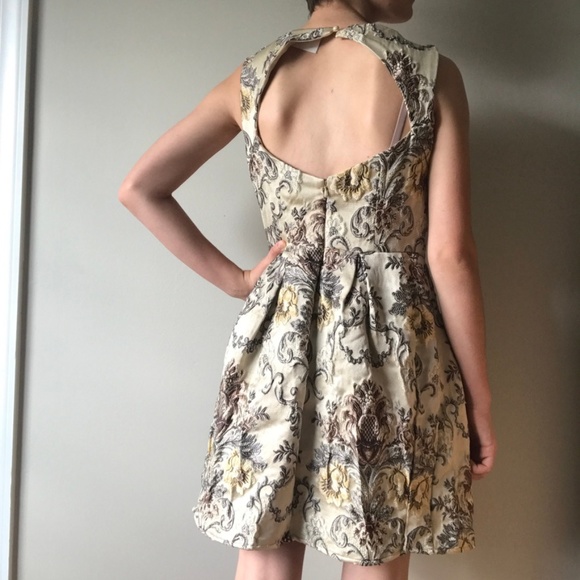 Floral Quilt Dress - Picture 2 of 5